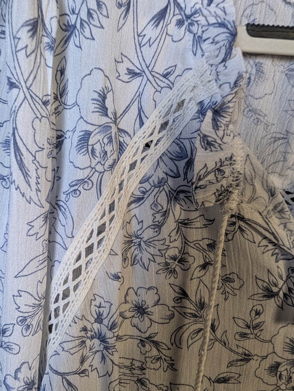 Hem & Thread Blue Floral Boho Peasant Blouse Lace Tassel NWT L A-245 - Picture 4 of 11